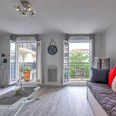 Appartement Bussy Studio *